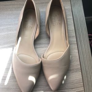 Nude pointed toe flats!